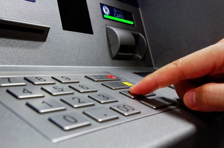 ATM चा पासवर्ड न दिल्याने जेसीबी ऑपरेटरची हत्या