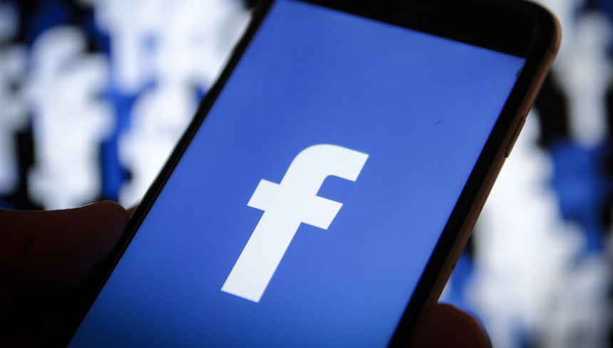 फेसबुकच्या हजारो युझर्सचे पर्सनल मेसेज आणि डेटा विकल्याचा दावा