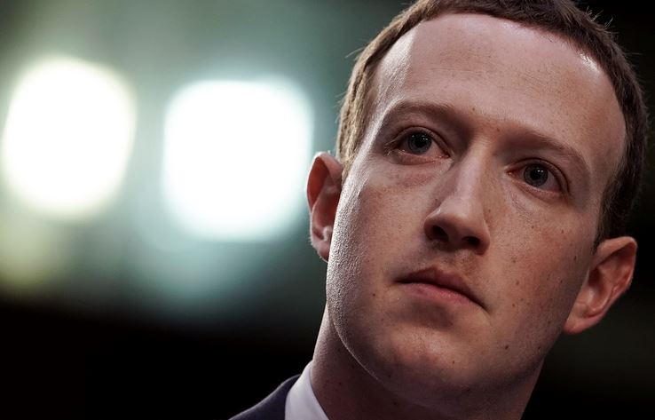 फेसबुकचं अध्यक्षपद सोडण्यासाठी मार्क झुकरबर्गवर दबाव?