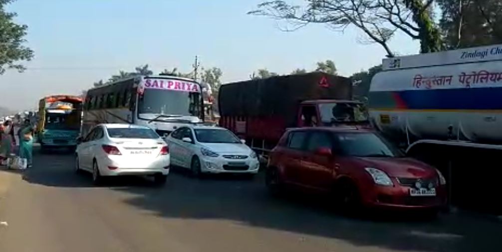 मुंबई गोवा महामार्गावर ट्रॅफिक जाम