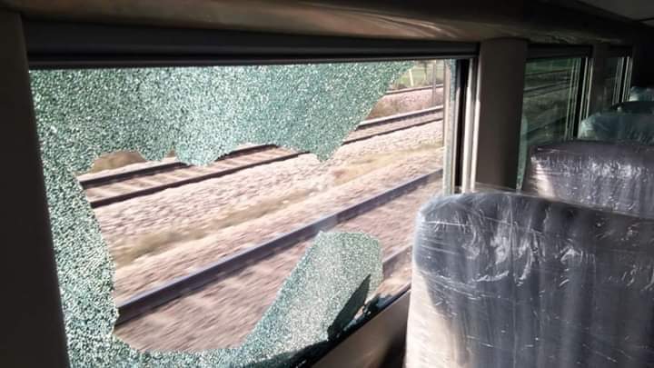 विकृती! देशातल्या सर्वात वेगवान ट्रेनवर दगड फेकले