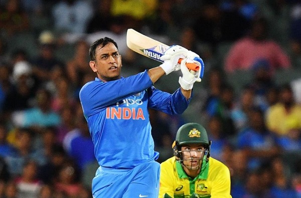 शेवटच्या ओव्हरमध्ये धोनीचा षटकार, भारताचा ऑस्ट्रेलियावर विजय