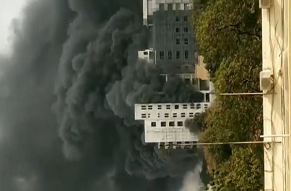 नागपुरात हॉस्पिटलच्या इमारतीला भीषण आग