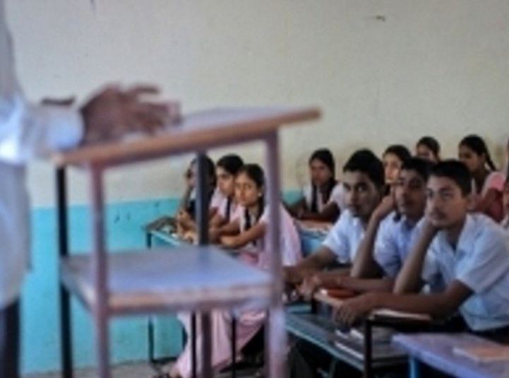 सरकारी शिक्षण 'काळोखात', 6000 हून अधिक शाळांमध्ये वीज नाही!