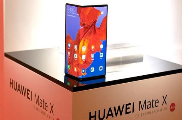 Huawei चा फोल्डेबल स्मार्टफोन लाँच, किंमत तब्बल...