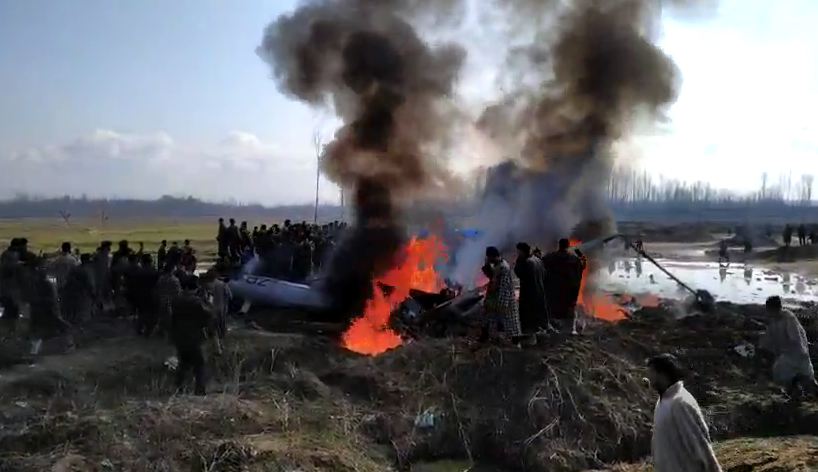 जम्मू काश्मीरमध्ये भारतीय वायूसेनेचं लढाऊ विमान कोसळलं, दोन पायलट शहीद