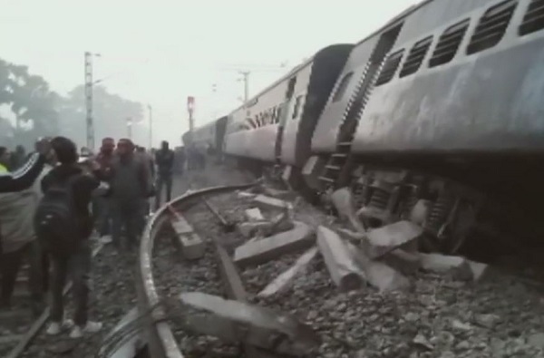 बिहारमध्ये रेल्वे अपघात, 6 प्रवाशांचा मृत्यू, 12 जखमी