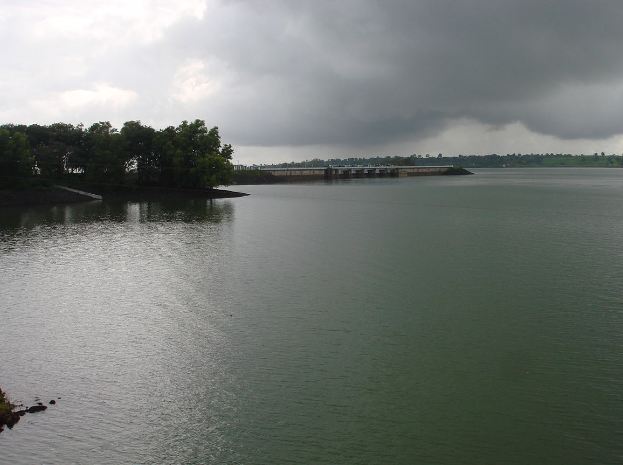 मुंबईवर पाणीबाणीचं संकट, तलावात केवळ 44 टक्केच जलसाठा