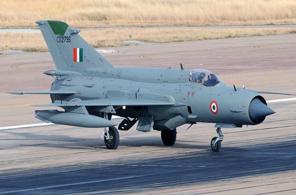 मोठी बातमी: भारतीय हवाई दलाचं MiG-21 विमान क्रॅश, उड्डाण भरताच इंजिनने घेतला पेट