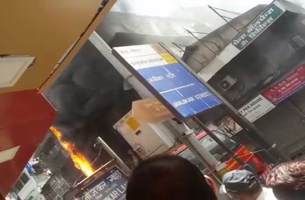 दक्षिण मुंबईतील क्रॉर्फ्ड सुपर मार्केटला आग, 5 अग्निशामक गाड्या घटनास्थळी दाखल