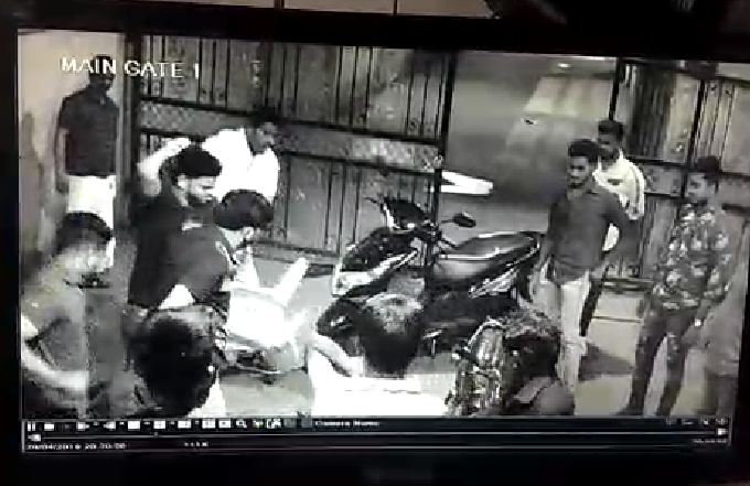 CCTV : मनसेवरचा राग काढला, भाजप नगरसेवकाचा मनसैनिकावर जीवघेणा हल्ला