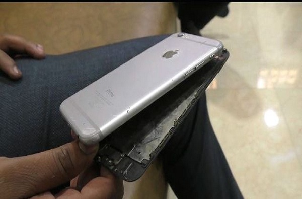 अंबरनाथमध्ये चार्जिंगला लावलेल्या आयफोनचा स्फोट