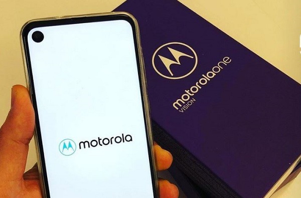 Flipkart Sale : Motorola च्या 'या' स्मार्टफोनवर तब्बल 21000 रुपयांची सूट