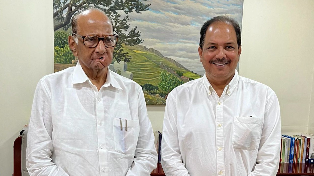 Solapur Madha Pravin Gaikwad Meet Sharad Pawar in Delhi For Loksabha Election 2024 Latest Marathi News 